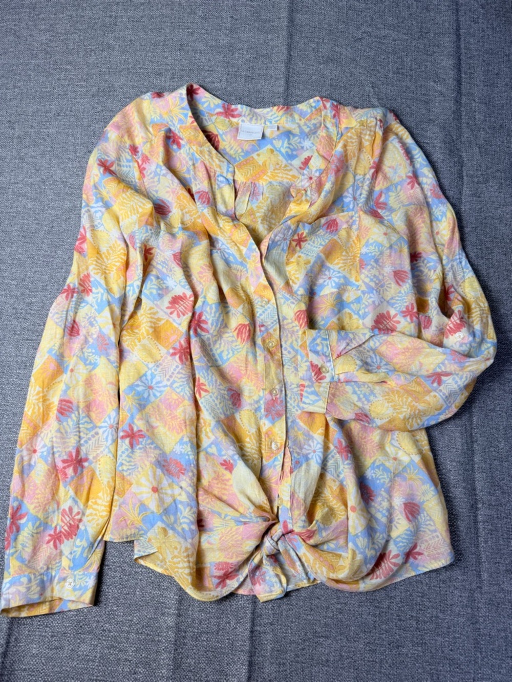 Womens Yellow Floral Button-Front Blouse - Picture 2 of 9